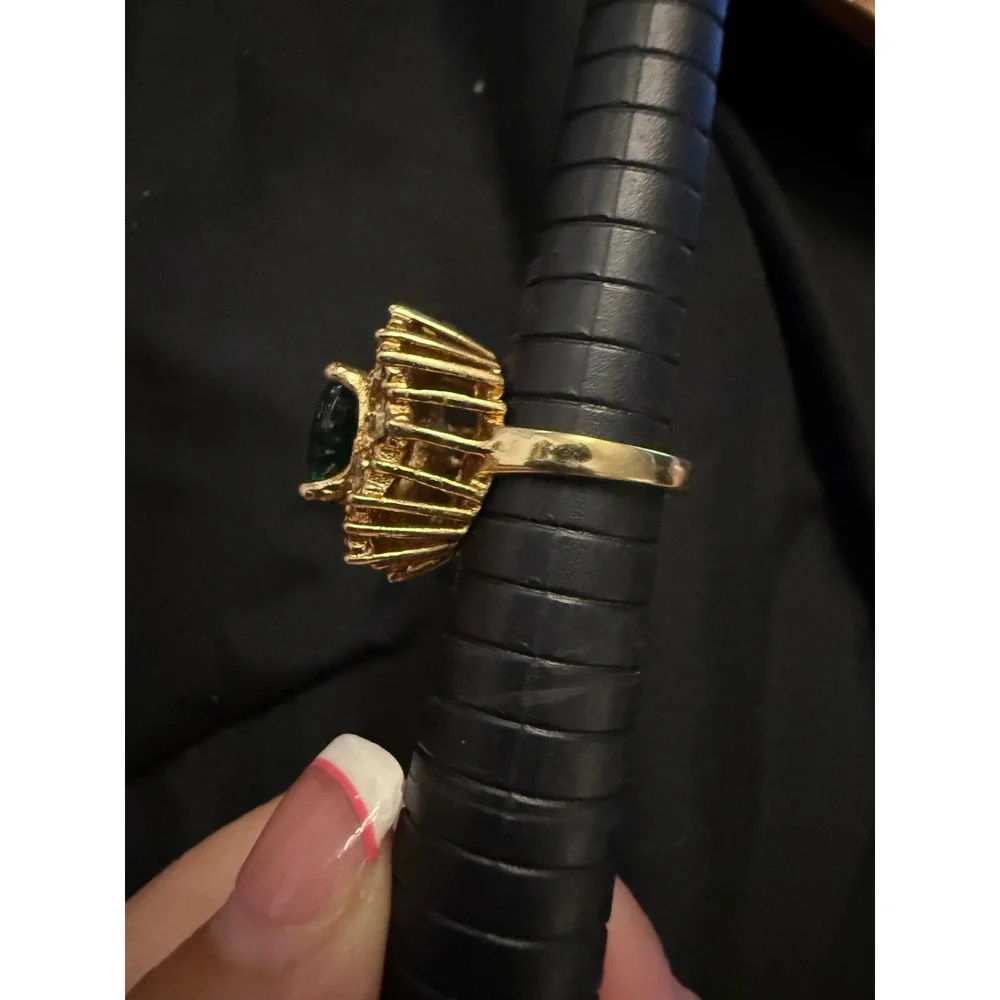 Vintage Gold Tone Emerald Green Crystal Cocktail Ring Baguette Halo Size 6.25